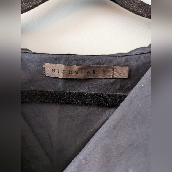 Nicholas K Abstract Geometric top - Picture 2 of 6